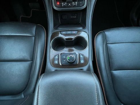 Used 2023 GMC Acadia AT4 image 20