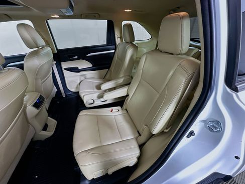 Used 2018 Toyota Highlander XLE image 29