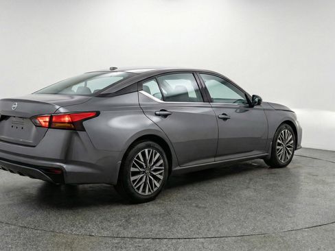 Used 2025 Nissan Altima 2.5 SV image 9