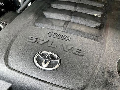 Used 2017 Toyota Tundra Limited w/ Limited Premium Package AWD/4WD image 33