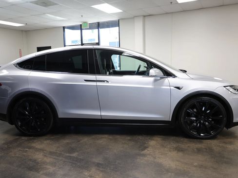 Used 2017 Tesla Model X 90D AWD/4WD image 8