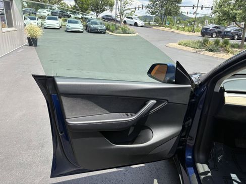Used 2022 Tesla Model Y Long Range AWD/4WD image 15