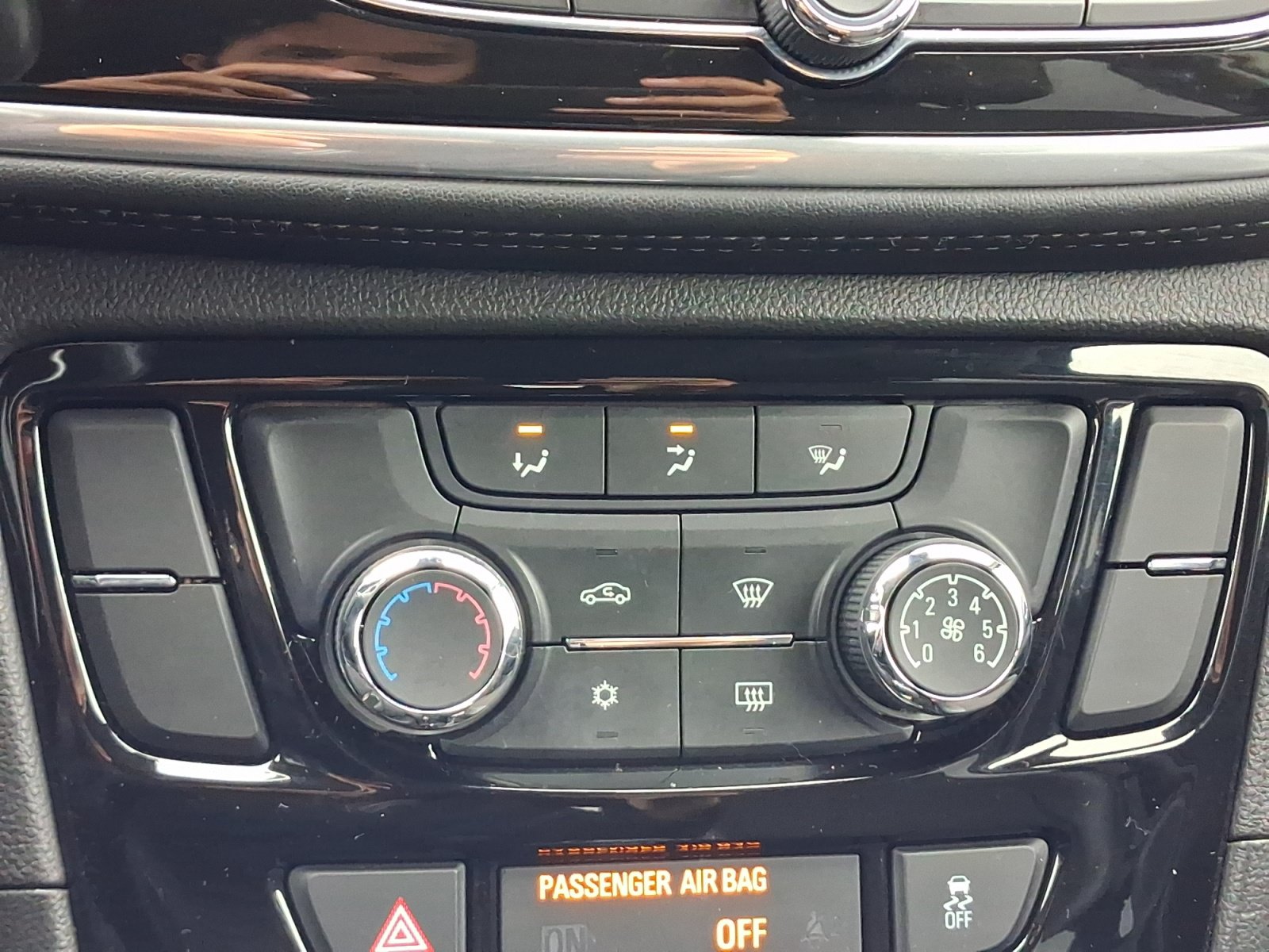Used 2020 Buick Encore Preferred w/ Safety Package FWD image 17