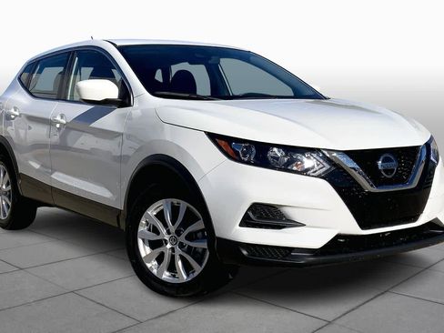 Used 2022 Nissan Rogue Sport S image 2