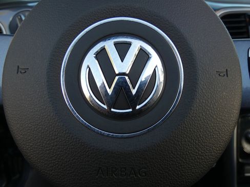 Used 2018 Volkswagen Beetle 2.0T S image 53