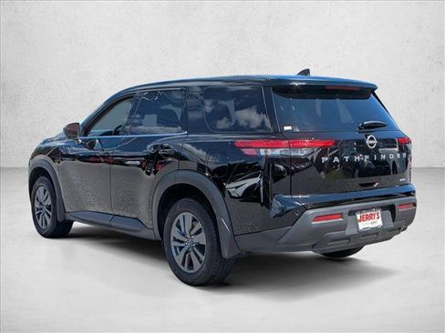 Used 2024 Nissan Pathfinder S image 6
