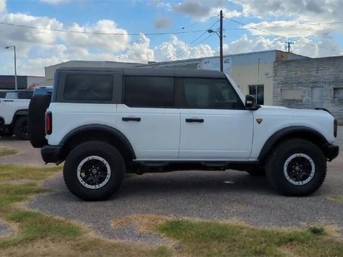 Used 2023 Ford Bronco Badlands image 9