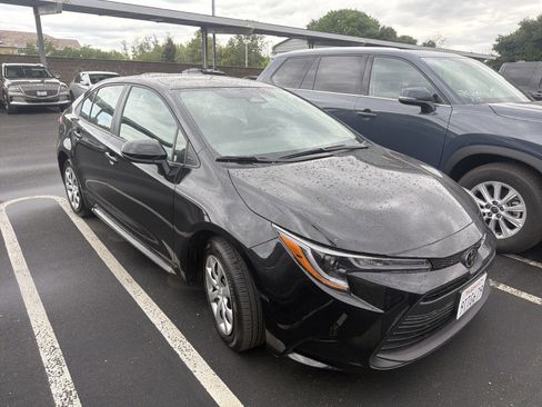 Used 2025 Toyota Corolla LE image 1