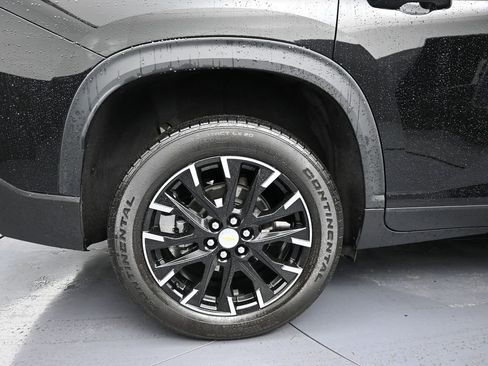Certified 2025 Chevrolet Traverse LT w/ Sun and Wheel Package image 10