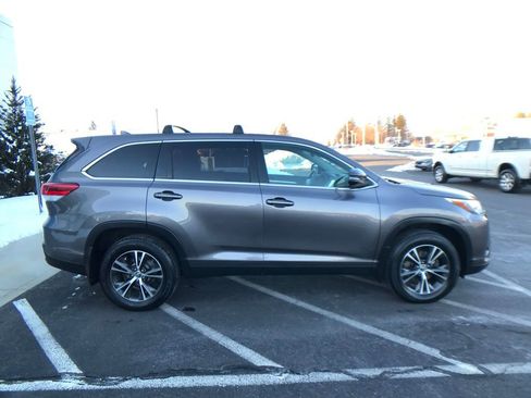 Used 2019 Toyota Highlander Plus image 13