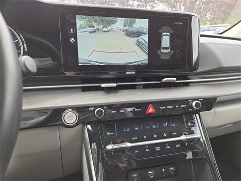 Certified 2024 Kia Carnival EX image 19