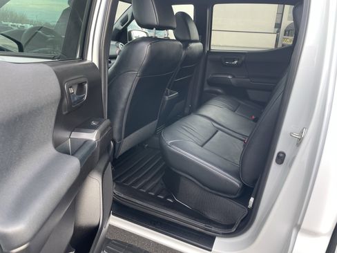 Used 2020 Toyota Tacoma TRD Sport image 30