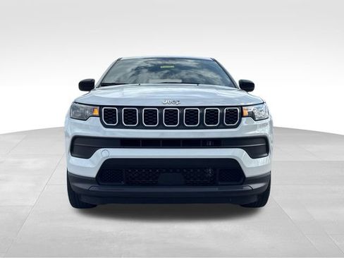 Used 2024 Jeep Compass Sport AWD/4WD image 2