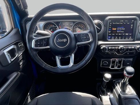Used 2022 Jeep Wrangler Unlimited Sahara w/ LED Lighting Group AWD/4WD image 6