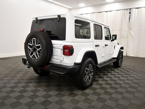 Used 2024 Jeep Wrangler Unlimited Sahara AWD/4WD image 8