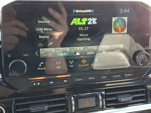 Used 2024 Nissan Pathfinder SL AWD/4WD image 18