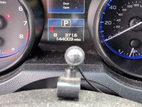 Used 2018 Subaru Outback 2.5i Premium w/ Popular Package #1 AWD/4WD image 10