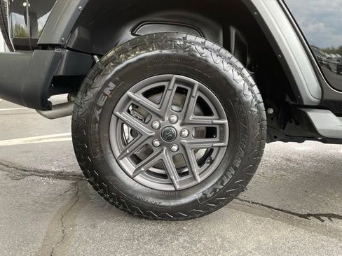 Used 2024 Jeep Wrangler Unlimited Sport AWD/4WD image 32