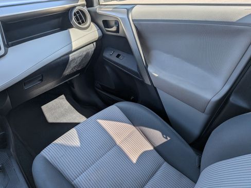 Used 2013 Toyota RAV4 LE FWD image 15