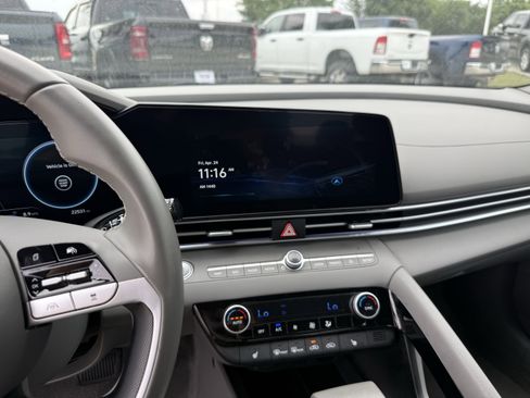 Used 2025 Hyundai Elantra SEL FWD image 20