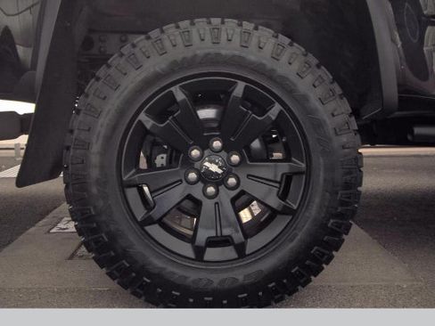 Used 2019 Chevrolet Colorado ZR2 w/ ZR2 Midnight Special Edition AWD/4WD image 18