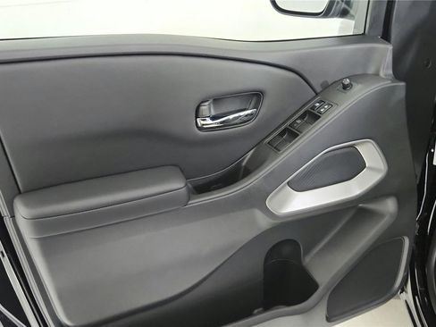 Certified 2025 Nissan Frontier SV image 15