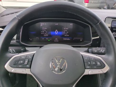 Used 2025 Volkswagen Jetta SE FWD image 30