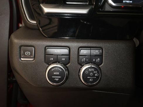 Used 2023 GMC Sierra 1500 SLT w/ SLT Premium Plus Package AWD/4WD image 11