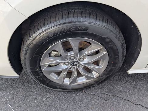 Used 2024 Toyota Sienna LE image 34