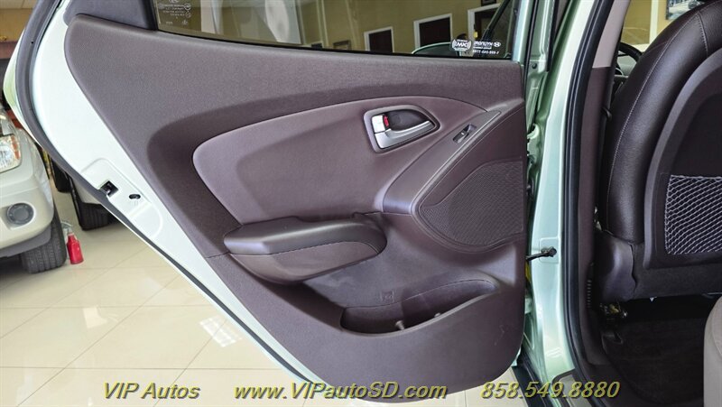 Used 2011 Hyundai Tucson Limited w/ Premium Pkg 3 FWD image 8