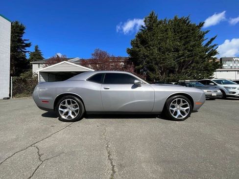 Used 2015 Dodge Challenger SXT Plus RWD image 9