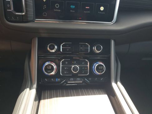 Certified 2024 GMC Yukon Denali w/ Denali Reserve Package AWD/4WD image 22