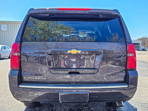 Used 2015 Chevrolet Suburban LTZ image 5