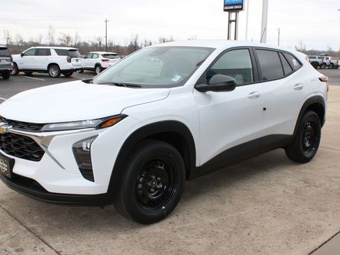 New 2026 Chevrolet Trax LS image 4