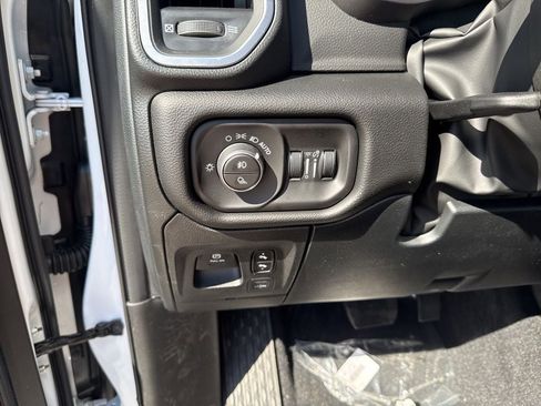 New 2026 RAM 1500 4x4 Crew Cab image 17