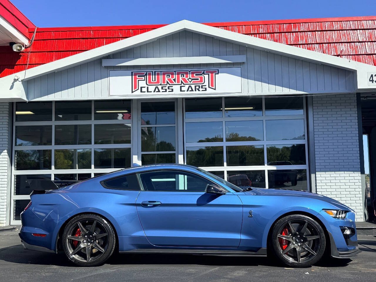 Used 2020 Ford Mustang Shelby GT500 w/ Carbon Fiber Track Pack RWD image 2