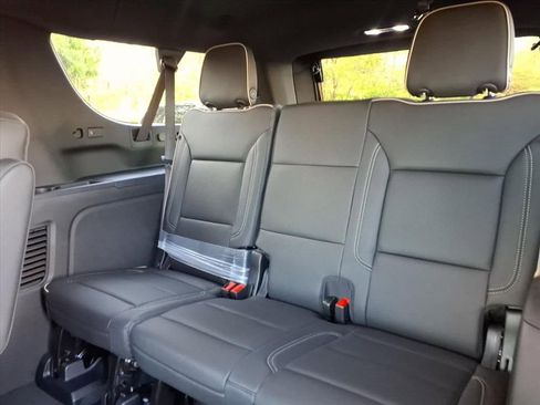 New 2026 Chevrolet Suburban Premier w/ Sun And Tow Package AWD/4WD image 17