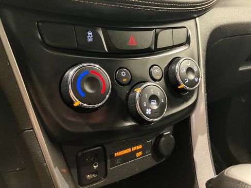 Used 2018 Chevrolet Trax LT w/ LT Convenience Package AWD/4WD image 26