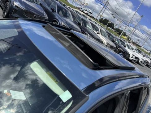 Used 2024 Volvo XC40 B5 Core AWD/4WD image 4