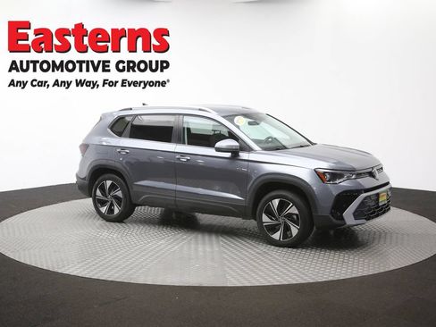 Used 2025 Volkswagen Taos SE AWD/4WD image 46