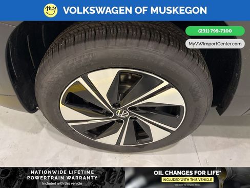 New 2026 Volkswagen Taos SE image 9