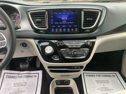 Used 2017 Chrysler Pacifica Touring Plus image 20