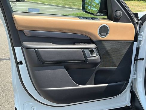 Used 2025 Land Rover Discovery Metropolitan Edition AWD/4WD image 8