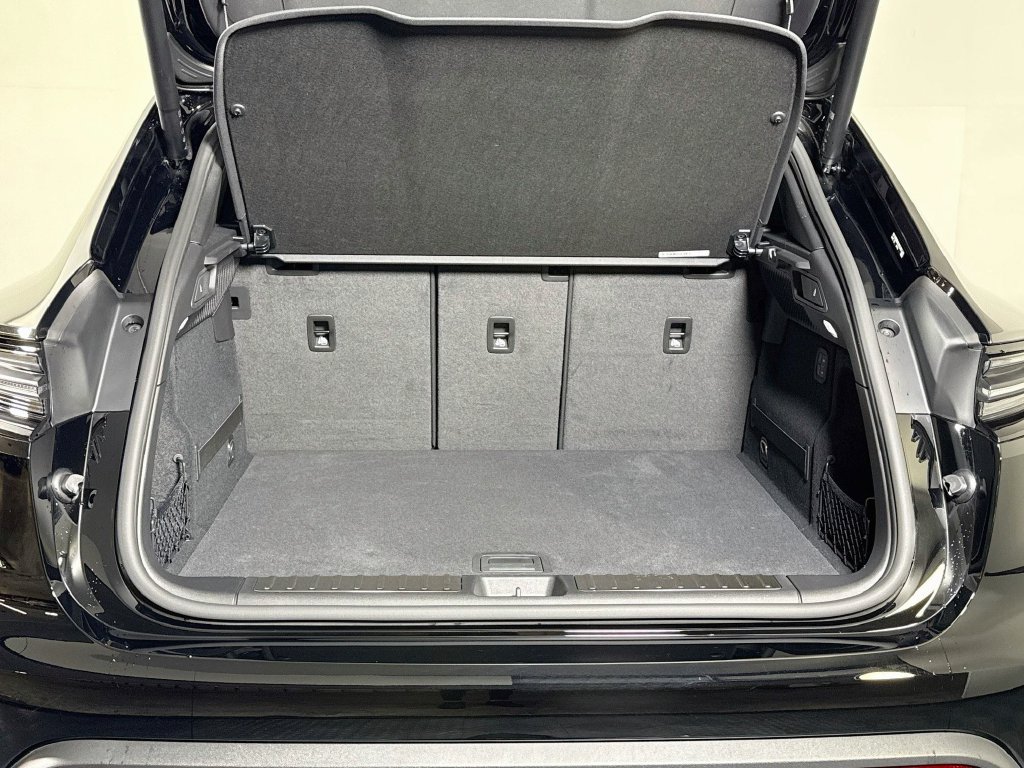 Certified 2026 Porsche Macan Electric RWD image 25