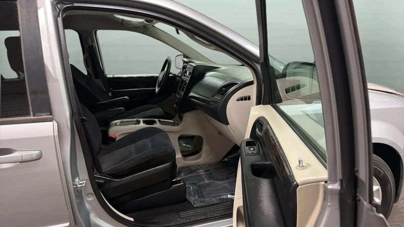 Used 2014 Dodge Grand Caravan SXT FWD image 20