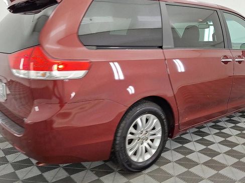 Used 2012 Toyota Sienna XLE w/ XLE Navigation Pkg image 4