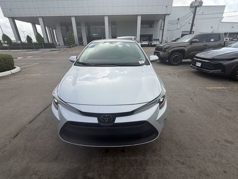 Used 2024 Toyota Corolla LE image 2