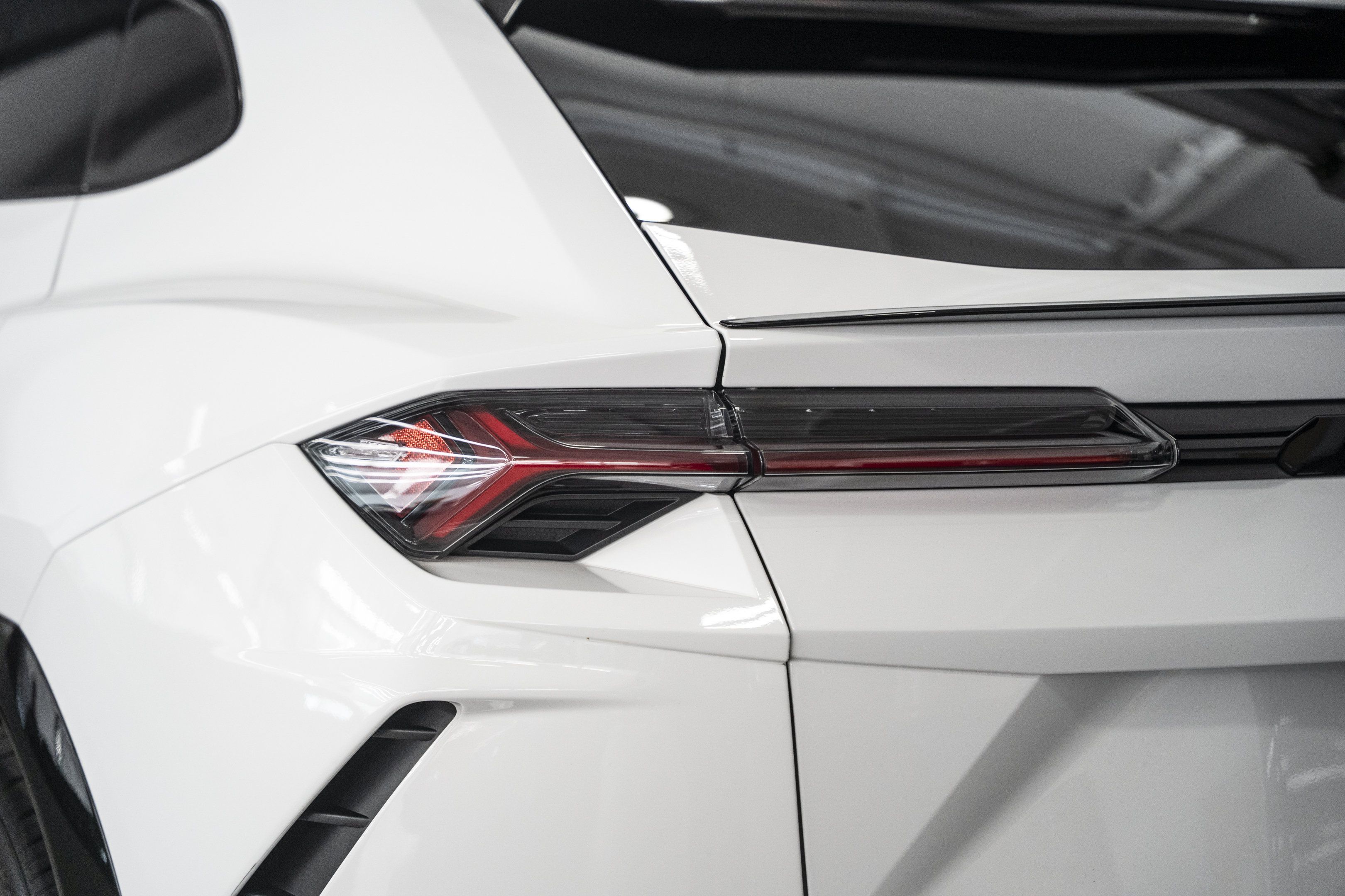 Used 2022 Lamborghini Urus AWD/4WD image 9
