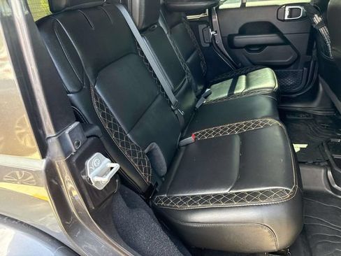 Used 2020 Jeep Wrangler Unlimited Sahara AWD/4WD image 7