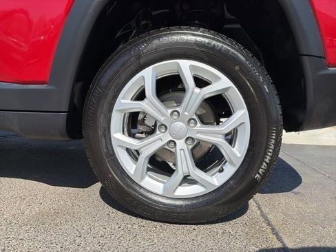 Used 2024 Jeep Compass Latitude image 33